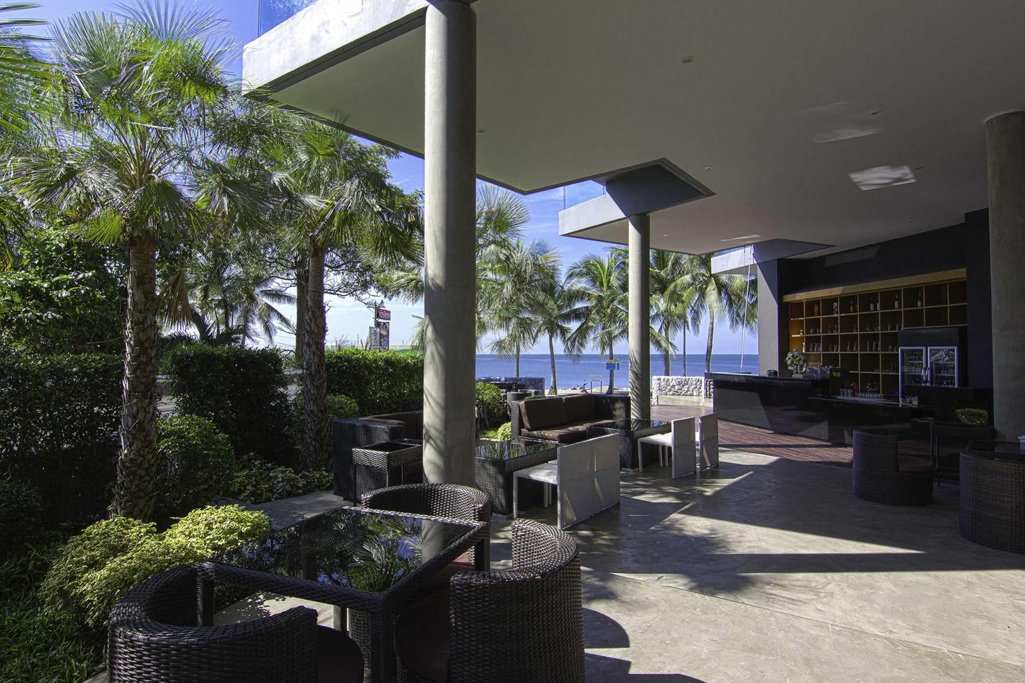 Kalm Bangsaen Hotel Bagian luar foto