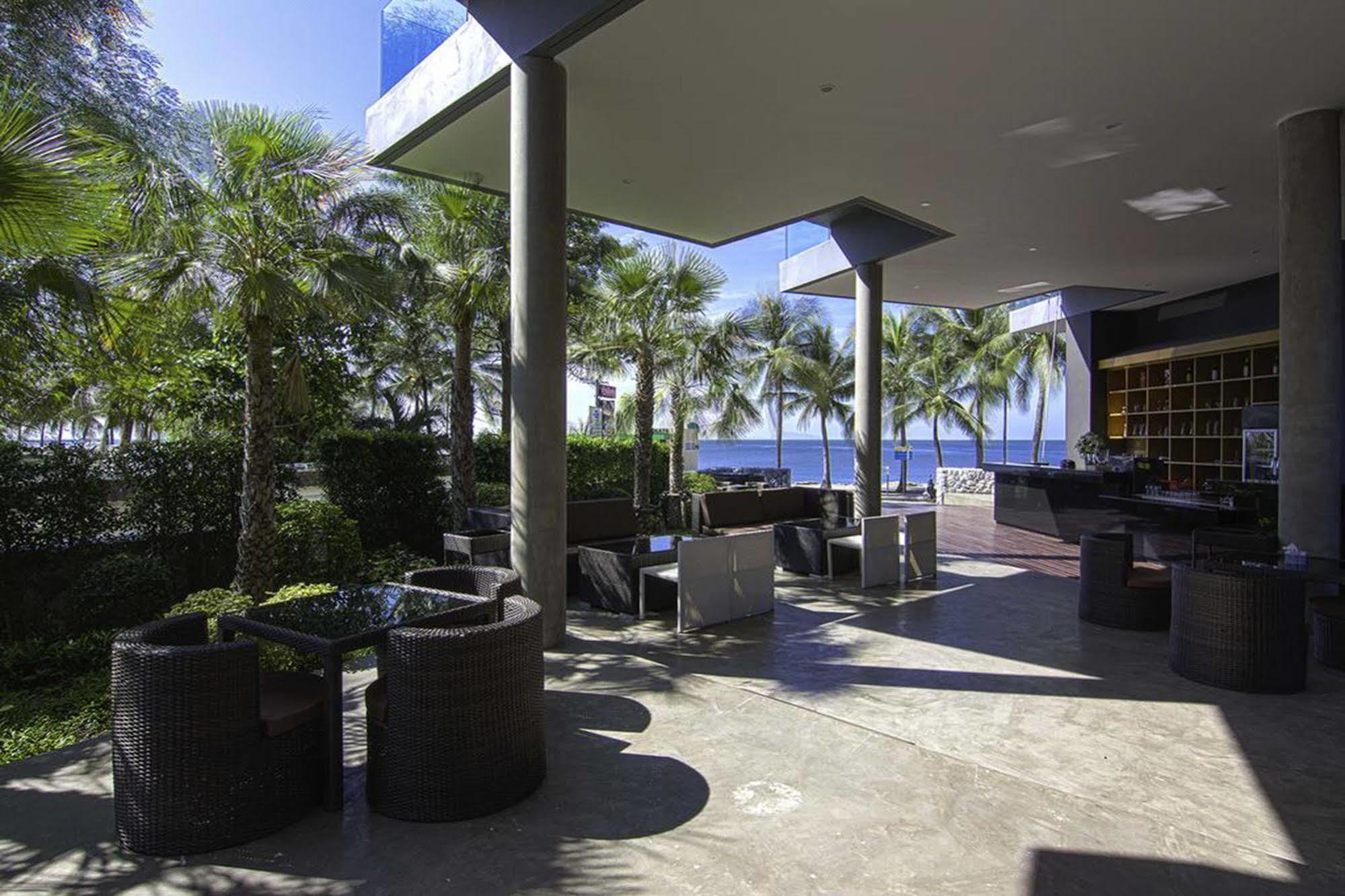 Kalm Bangsaen Hotel Bagian luar foto