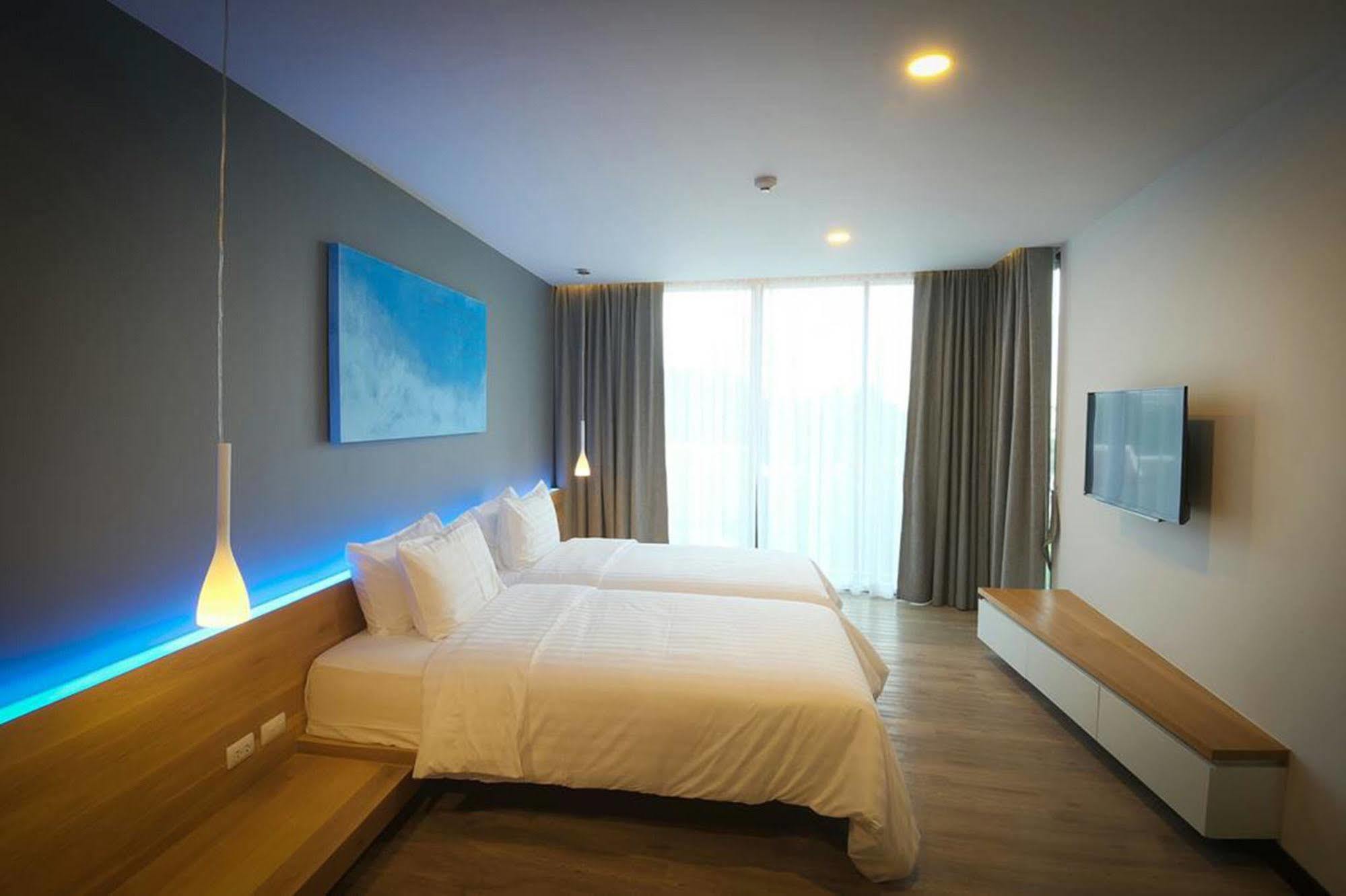Kalm Bangsaen Hotel Bagian luar foto
