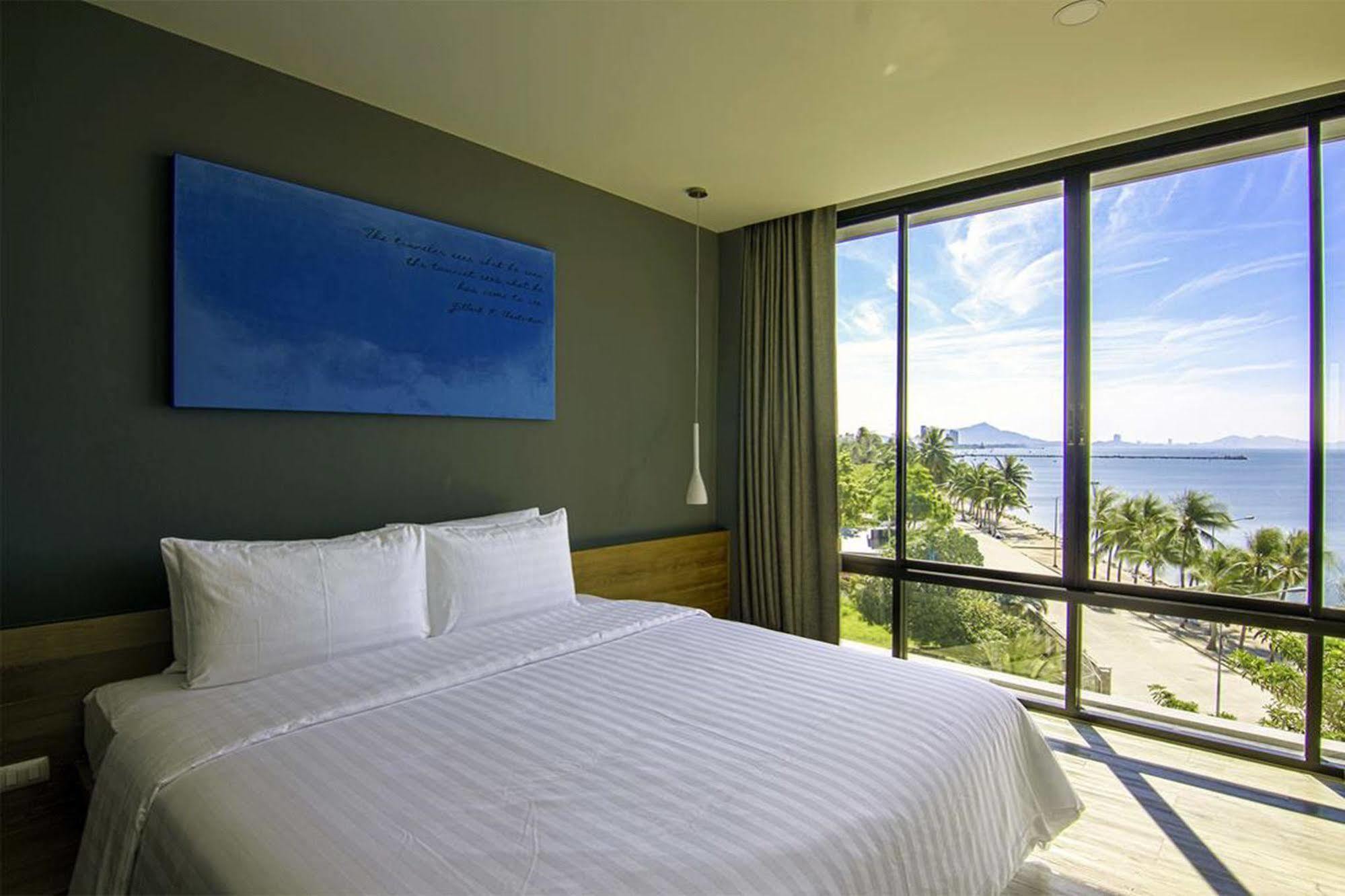 Kalm Bangsaen Hotel Bagian luar foto