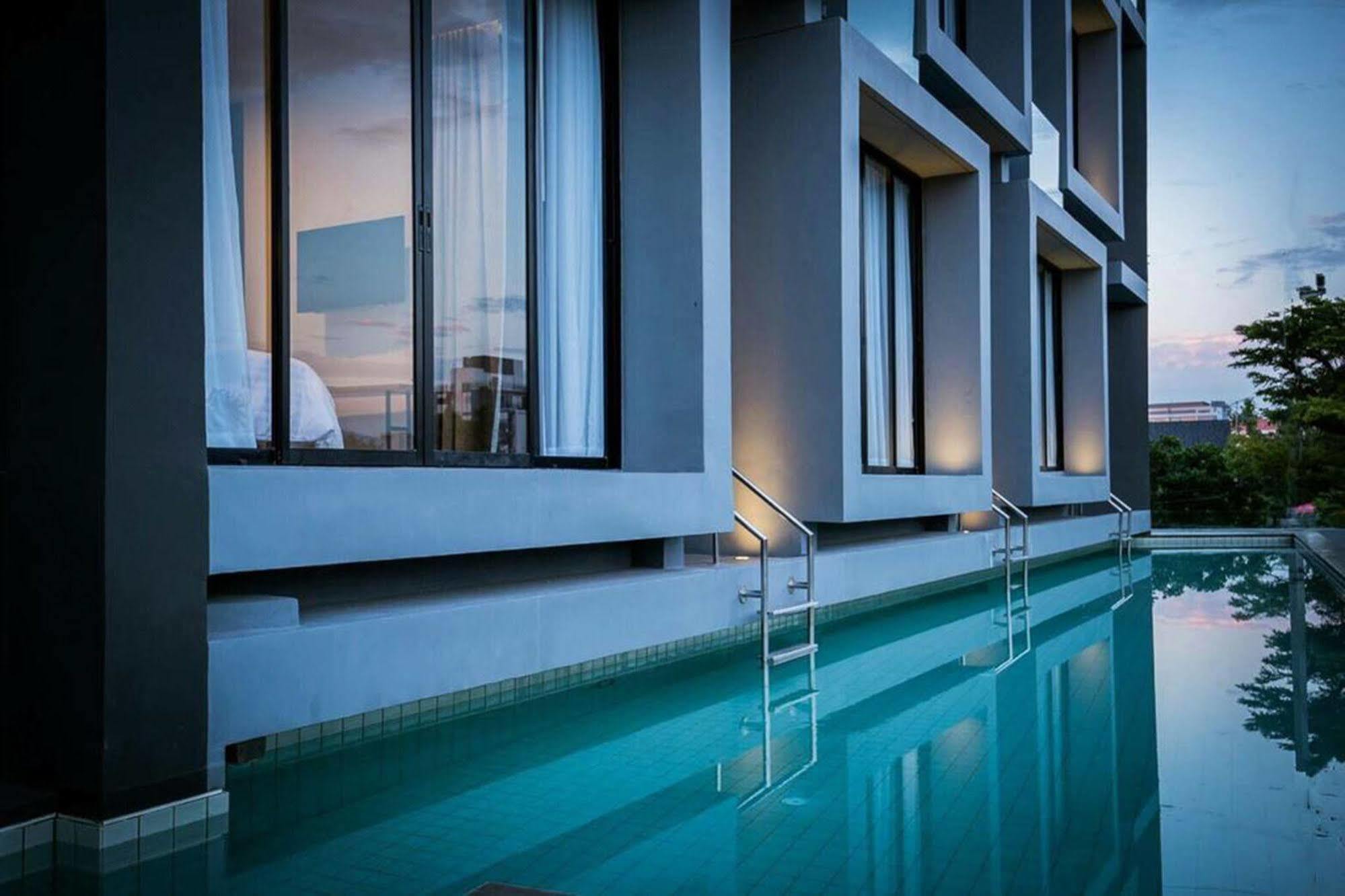 Kalm Bangsaen Hotel Bagian luar foto