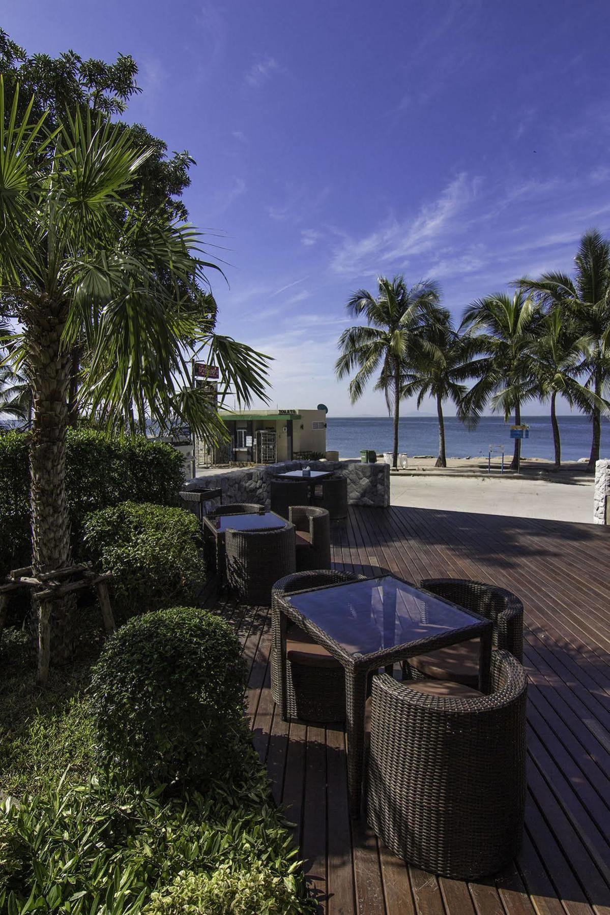 Kalm Bangsaen Hotel Bagian luar foto
